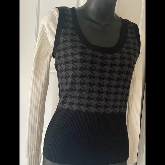 🌾 Houndstooth Sweater Vest - Picture 3 of 4
